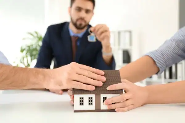 Couple arguing over property in divorce mediation Greater London